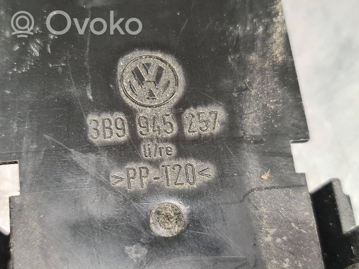 Volkswagen PASSAT B5 Takavalon osa 3B9945257