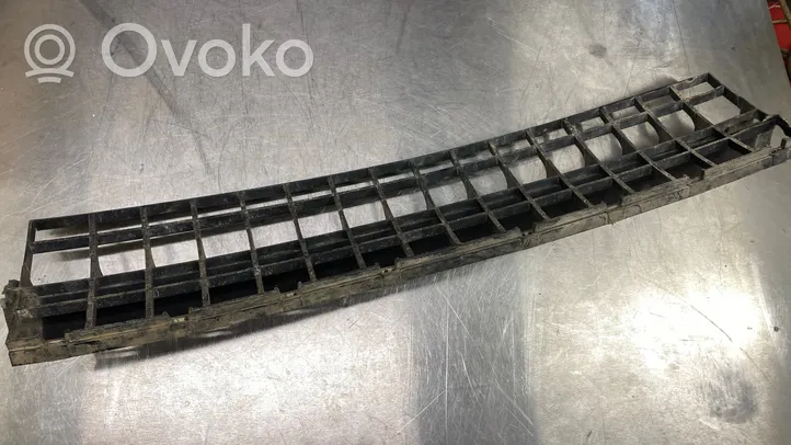 Renault Kangoo I Front bumper upper radiator grill 07404020