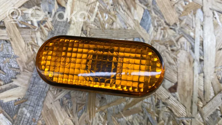 Volkswagen PASSAT B4 Front fender indicator light 183585B