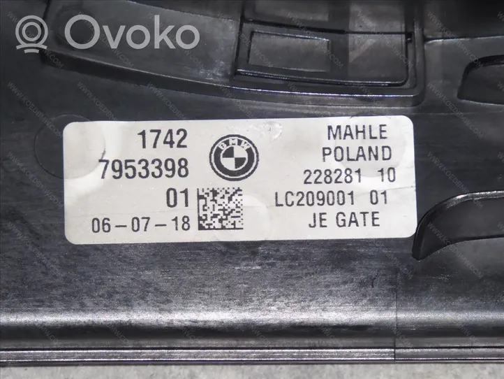 BMW M5 F90 Ilmastointilaitteen kondenssipuhallin (A/C) 17427953398