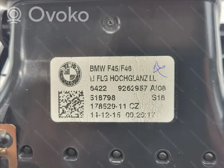 BMW 2 F46 Dysze / Kratki środkowego nawiewu deski rozdzielczej 64229262957