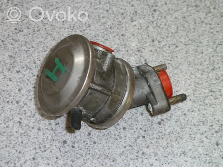 BMW 7 E38 Vacuum pump 11721704257