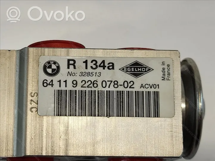 BMW X1 E84 Ilmastointilaitteen sisälauhdutin (A/C) 64119226078