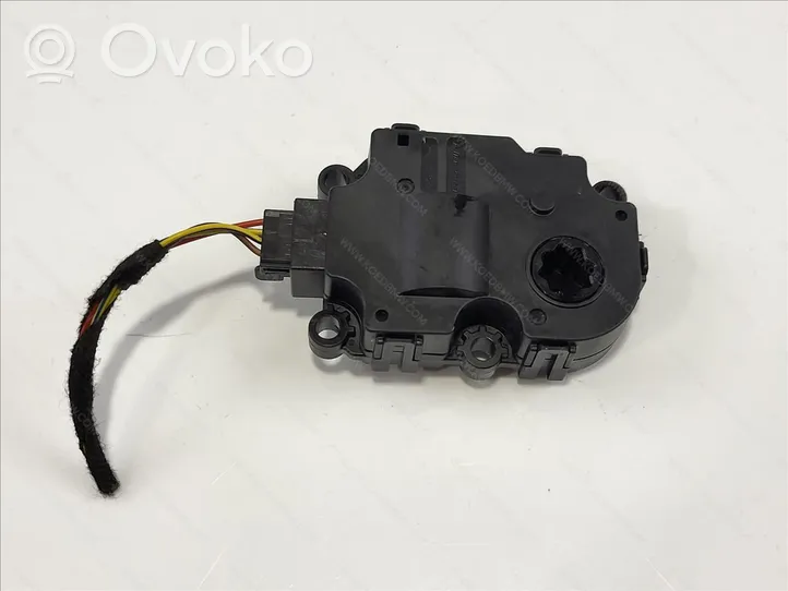 BMW 5 G30 G31 Motorino attuatore ricircolo aria dell’A/C 64119384023