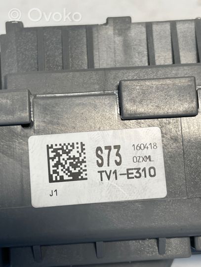 Honda Civic IX Boîte à fusibles TV1E310