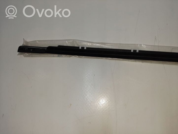 Hyundai Elantra VI Verkleidung Türfenster Türscheibe vorne 82220F2010