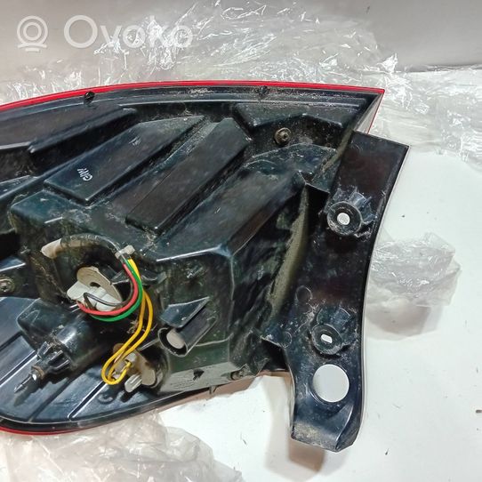 KIA Rio Lampa tylna 924021W2