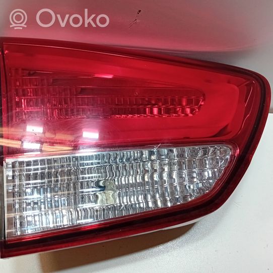 KIA Carens III Lampy tylnej klapy bagażnika 92403A4