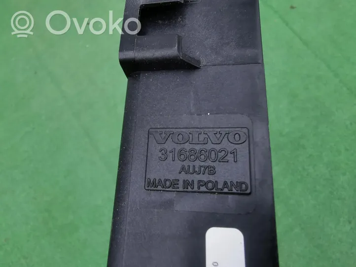 Volvo XC40 Uchwyt / Mocowanie chłodnicy 31686021