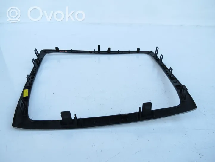 Volvo S60 Cadre, panneau d'unité radio / GPS 30672110