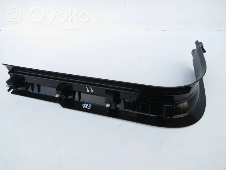 Volvo XC60 Kita galinių durų apdailos detalė 31426895