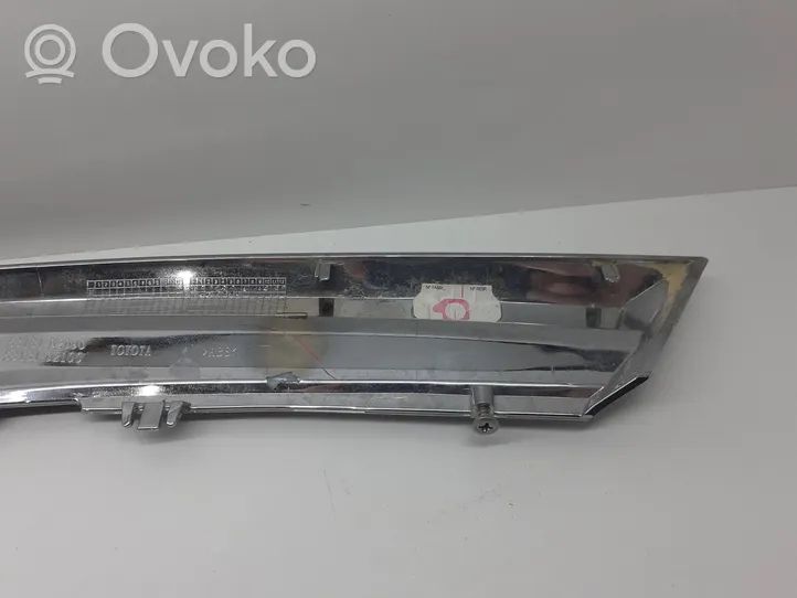 Toyota Auris E180 Moulure sous phares 5318102090