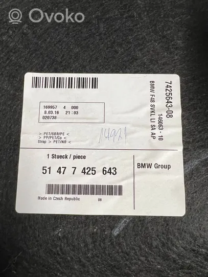 BMW X1 F48 F49 Tavaratilan sivuverhoilu 7425643
