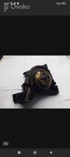 Volkswagen Tiguan Oil pump 03C115121J