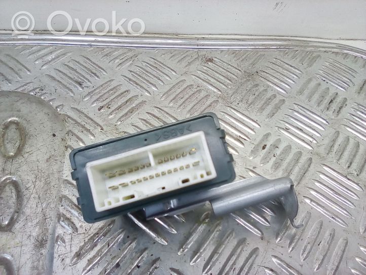 Toyota Yaris Oven keskuslukituksen ohjausyksikön moduuli 8598052031