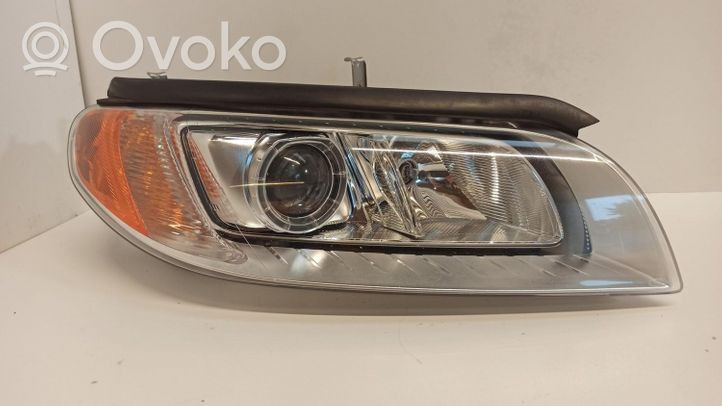 Volvo XC70 Lampa przednia 31353321