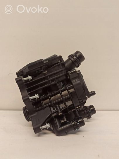 BMW 3 G20 G21 Boîtier de thermostat 8642560