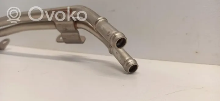 Skoda Karoq Tubo flessibile del liquido di raffreddamento del motore 05C122447J