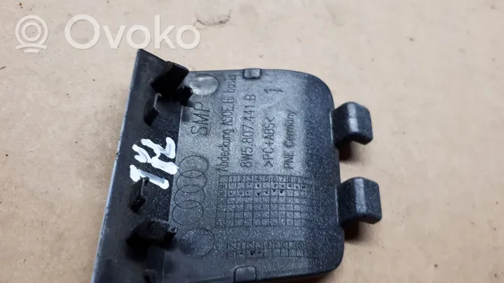 Audi A4 S4 B9 8W Takapuskurin hinaussilmukan suojakansi 8W5807441B