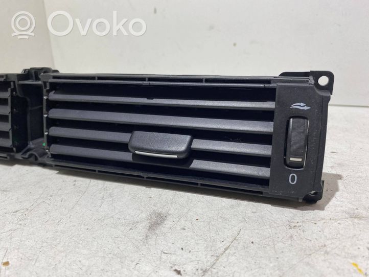 Volvo S80 Dysze / Kratki środkowego nawiewu deski rozdzielczej 30676292