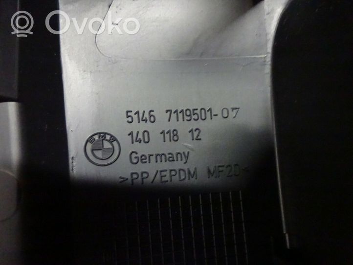 BMW 1 E81 E87 Muu vararenkaan verhoilun elementti 7119501