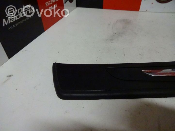 BMW 7 E65 E66 Moldura protectora del borde delantero 7051871