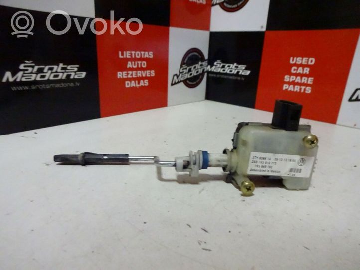 Volkswagen Jetta V Tapa sellante del depósito de combustible 1K5810773