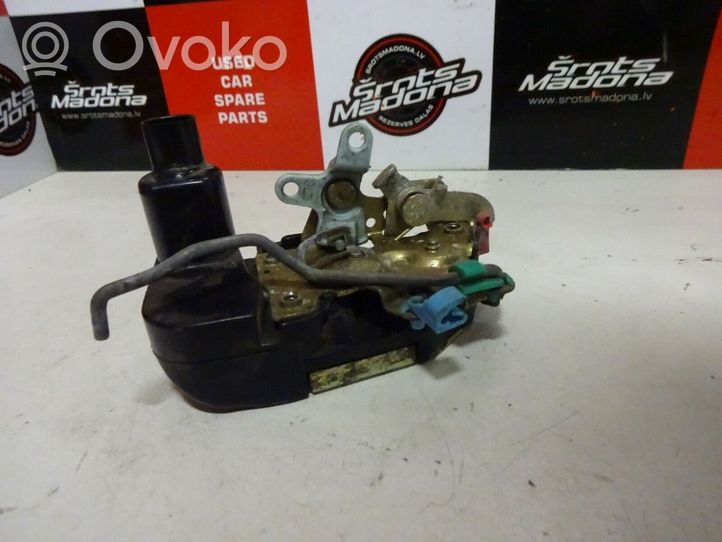 Chrysler Town & Country III Front door lock 