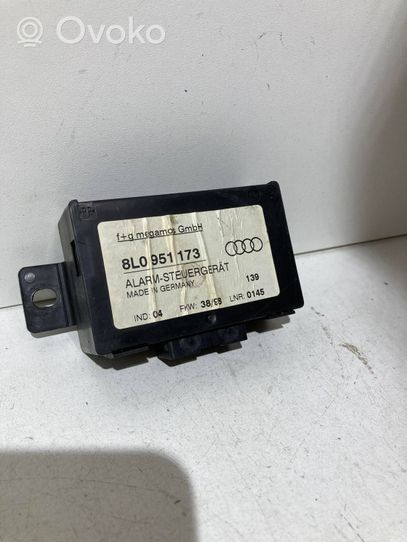 Audi A8 S8 D2 4D Boîtier module alarme 8L0951173