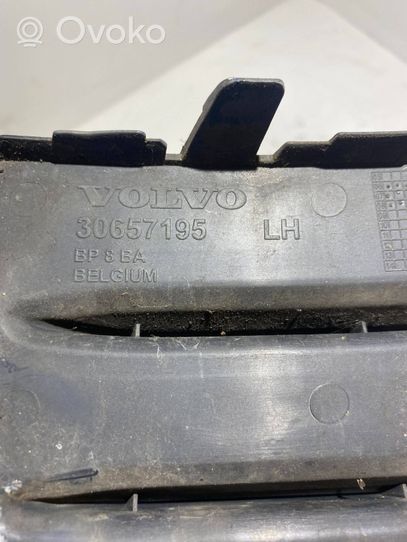 Volvo C30 Etupuskurin alempi jäähdytinsäleikkö 30657195