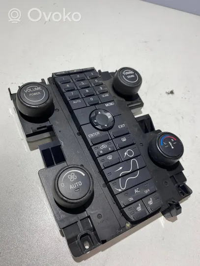 Volvo V50 Climate control unit 8697155