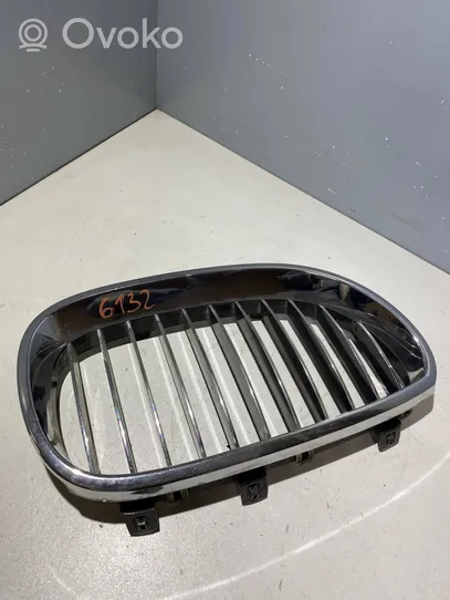 BMW 5 E60 E61 Maskownica / Grill / Atrapa górna chłodnicy 7065702