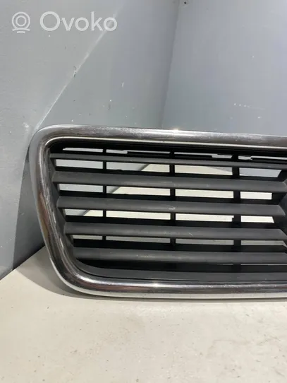 Audi A4 S4 B5 8D Atrapa chłodnicy / Grill 8D0853651E