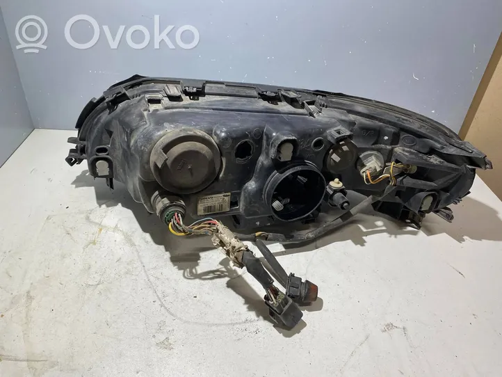 Volvo S60 Lampa przednia 30698847