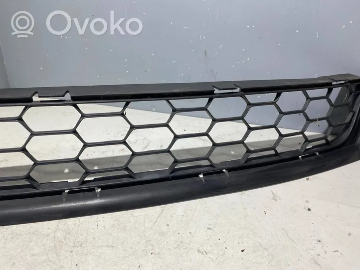 Volvo C30 Etupuskurin alempi jäähdytinsäleikkö 31298075