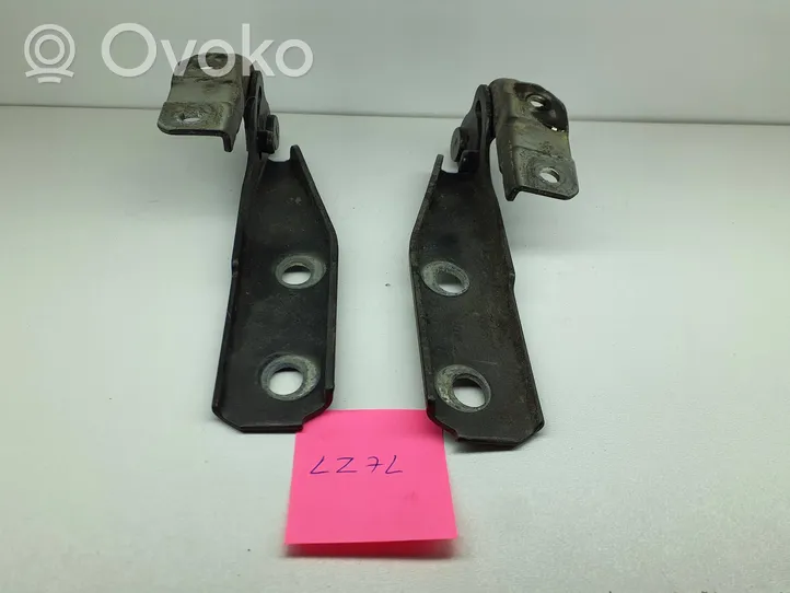 Audi A3 S3 A3 Sportback 8P Engine bonnet/hood hinges 8p0823301