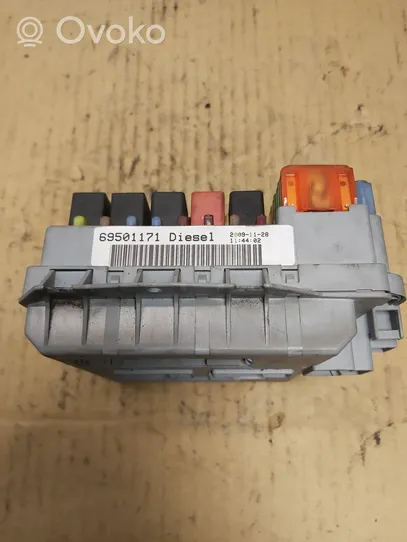 Iveco Daily 35 - 40.10 Module de fusibles 69501171