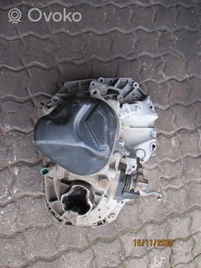 Nissan NV200 Mechaninė 5 pavarų dėžė JR51403