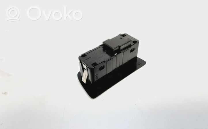 BMW 7 F01 F02 F03 F04 Takaluukun avauskytkimen painike/kytkin 9162645