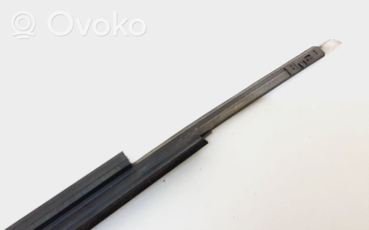 Volvo XC90 Etuoven lasin muotolista 8626714