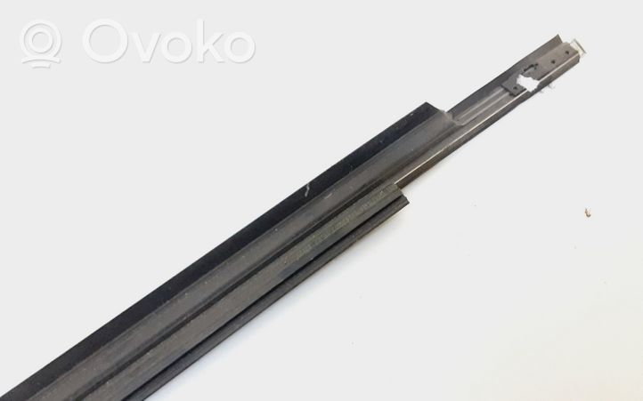 Volvo XC90 Rivestimento modanatura del vetro della portiera anteriore 30753851