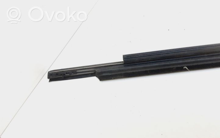 Volvo XC90 Listwa / Uszczelka szyby drzwi 30634902