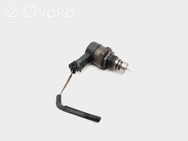 Volvo XC70 Regulator ciśnienia paliwa 30750409