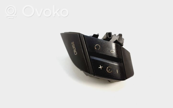 Volvo XC90 Ohjauspyörän painikkeet/kytkimet 8685478