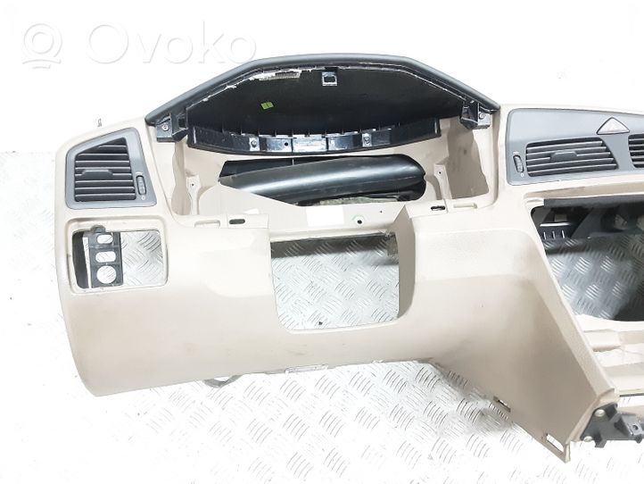 Volvo S60 Panelė 