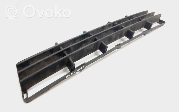 Volvo V50 Grille inférieure de pare-chocs avant 30657006