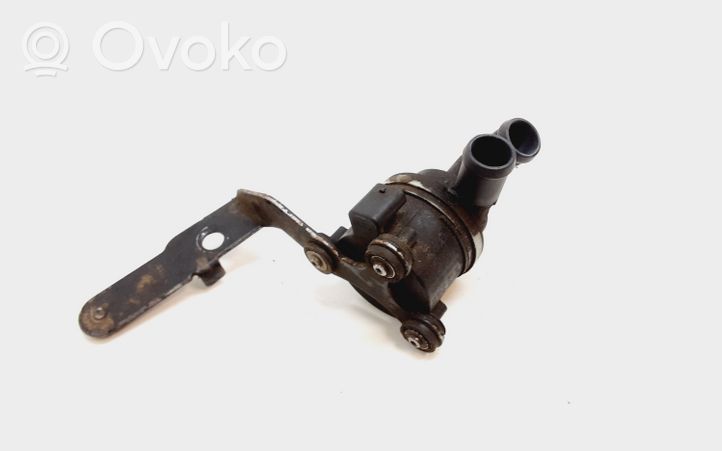 Volkswagen Touran II Pompe à eau de liquide de refroidissement 5N0965561A