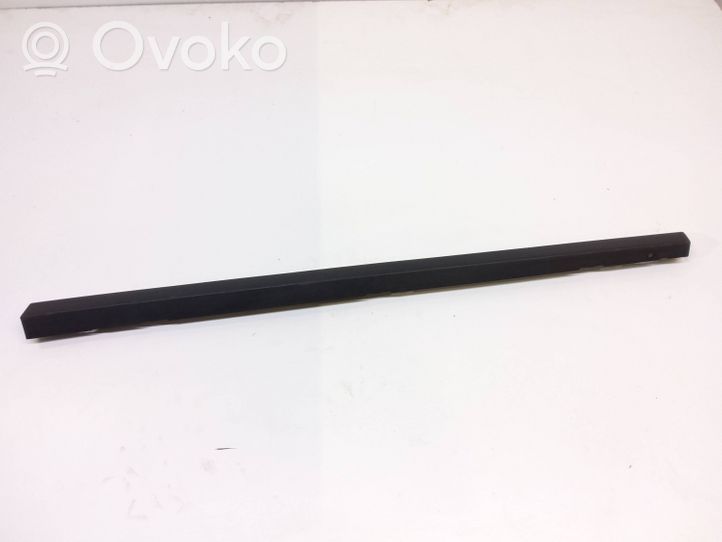 Volvo V70 Front door trim (molding) 30678133