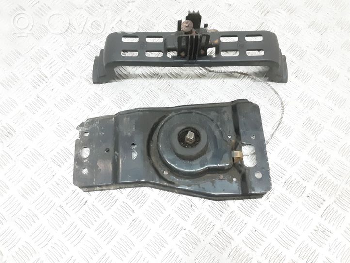 Dodge Grand Caravan Supporto di montaggio ruota di scorta 05109667AB