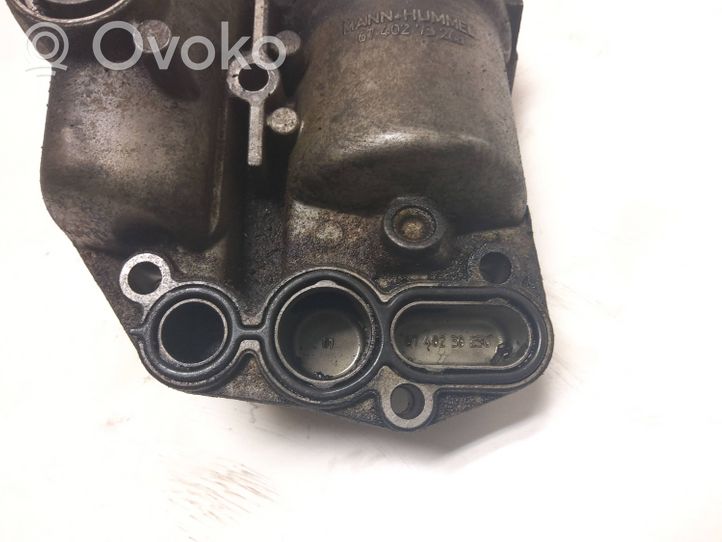 Volvo V70 Supporto di montaggio del filtro dell’olio 30677920